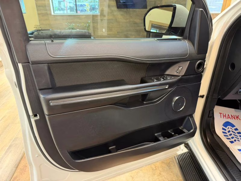 2020 Ford Expedition Max XLT Sport Utility 4D 4X4