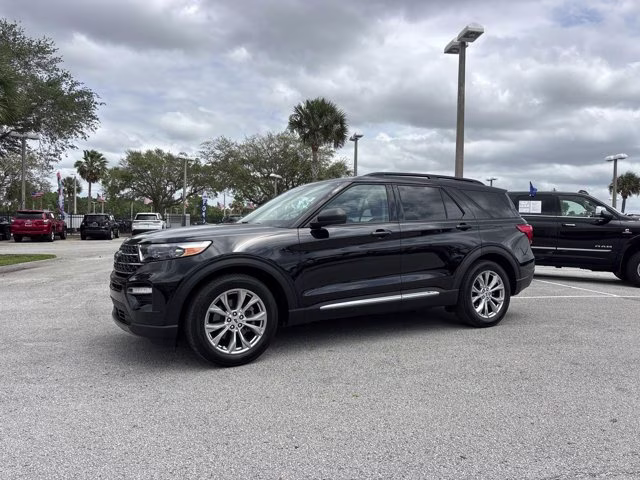 2024 Black Metallic Ford Explorer XLT RWD SUV