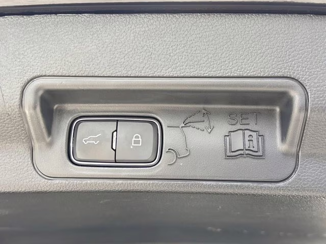 2024 Black Metallic Ford Explorer XLT RWD SUV