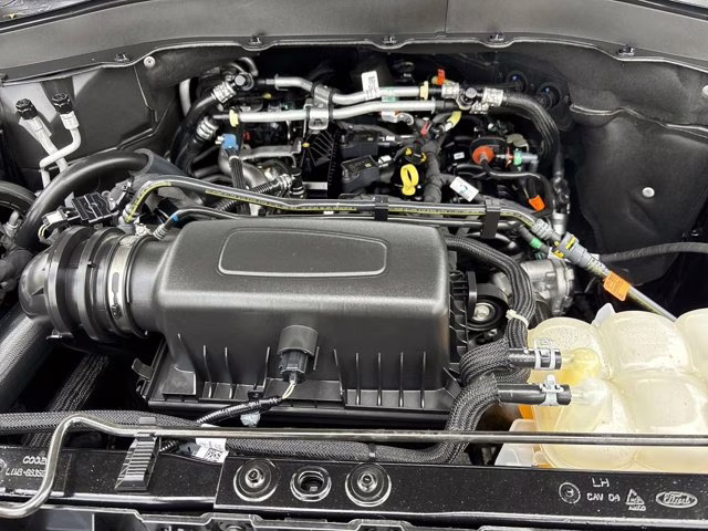 2024 Black Metallic Ford Explorer XLT RWD SUV