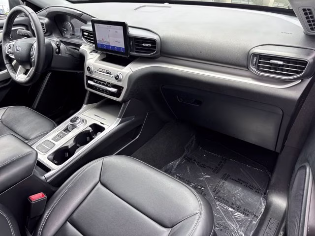 2024 Black Metallic Ford Explorer XLT RWD SUV