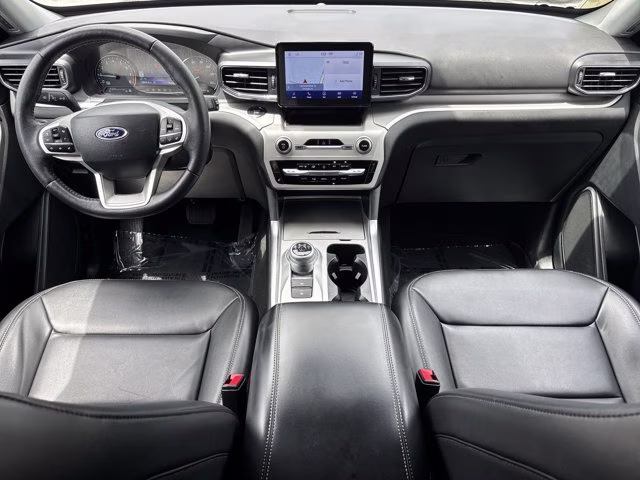 2024 Black Metallic Ford Explorer XLT RWD SUV