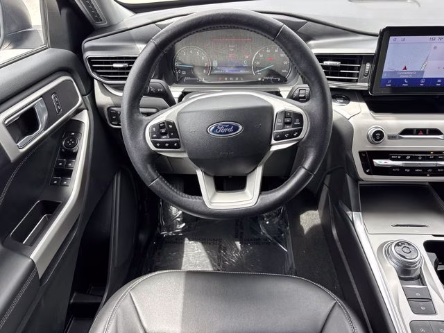 2024 Black Metallic Ford Explorer XLT RWD SUV