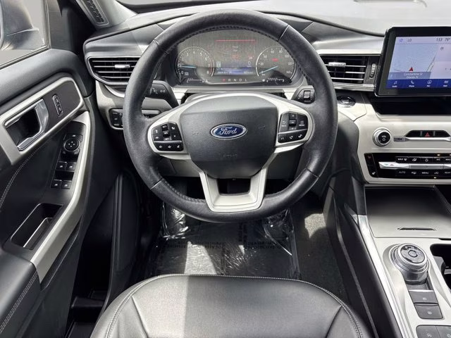 2024 Black Metallic Ford Explorer XLT RWD SUV