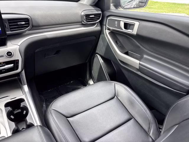 2024 Black Metallic Ford Explorer XLT RWD SUV
