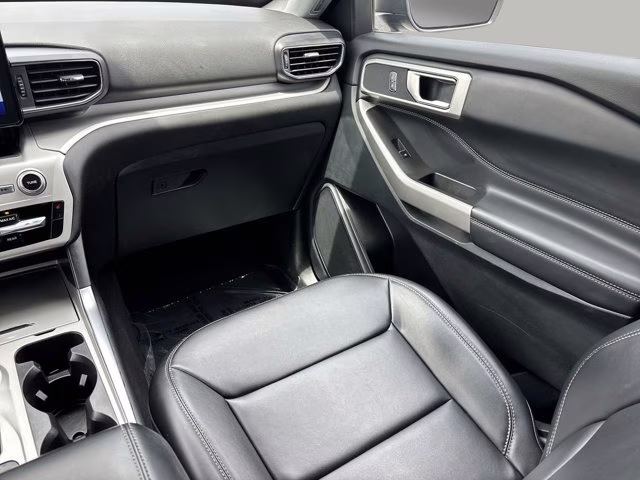 2024 Black Metallic Ford Explorer XLT RWD SUV