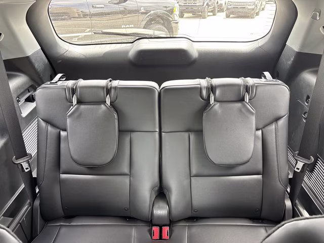 2024 Black Metallic Ford Explorer XLT RWD SUV