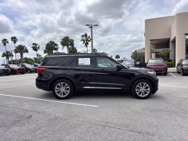 2024 Black Metallic Ford Explorer XLT RWD SUV