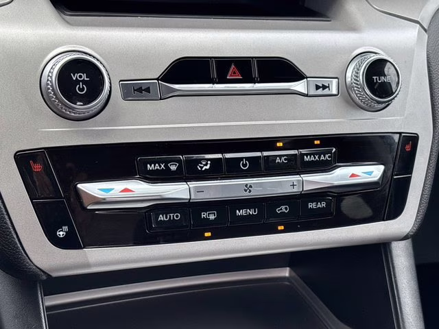 2024 Black Metallic Ford Explorer XLT RWD SUV