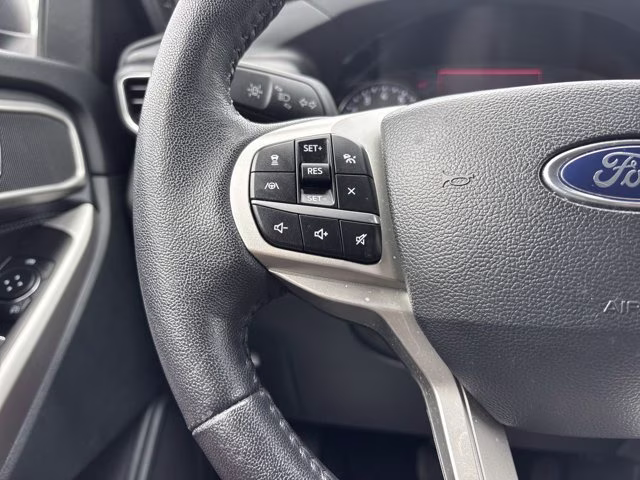 2024 Black Metallic Ford Explorer XLT RWD SUV