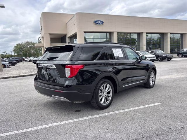2024 Black Metallic Ford Explorer XLT RWD SUV