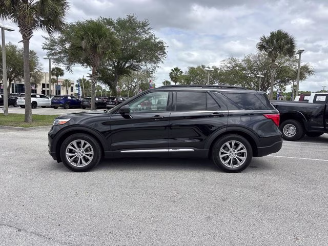2024 Black Metallic Ford Explorer XLT RWD SUV