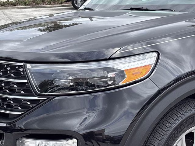 2024 Black Metallic Ford Explorer XLT RWD SUV