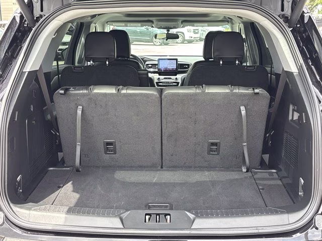 2024 Black Metallic Ford Explorer XLT RWD SUV