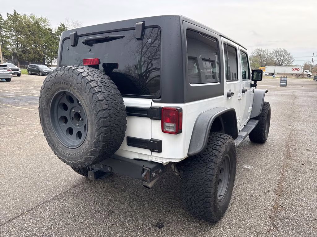 2017 Bright White Clearcoat Jeep Wrangler Unlimited Sahara 4X4 SUV