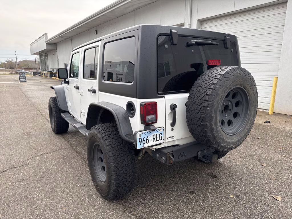 2017 Bright White Clearcoat Jeep Wrangler Unlimited Sahara 4X4 SUV