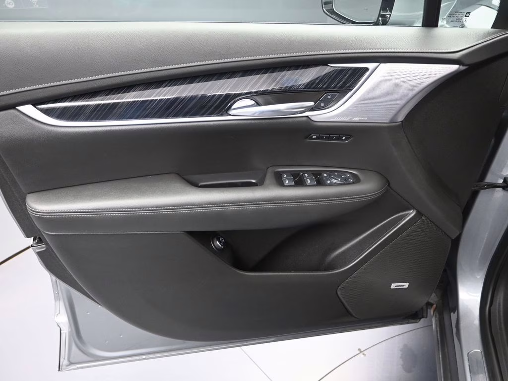 2025 Argent Silver Metallic Cadillac XT6 Premium Luxury FWD SUV