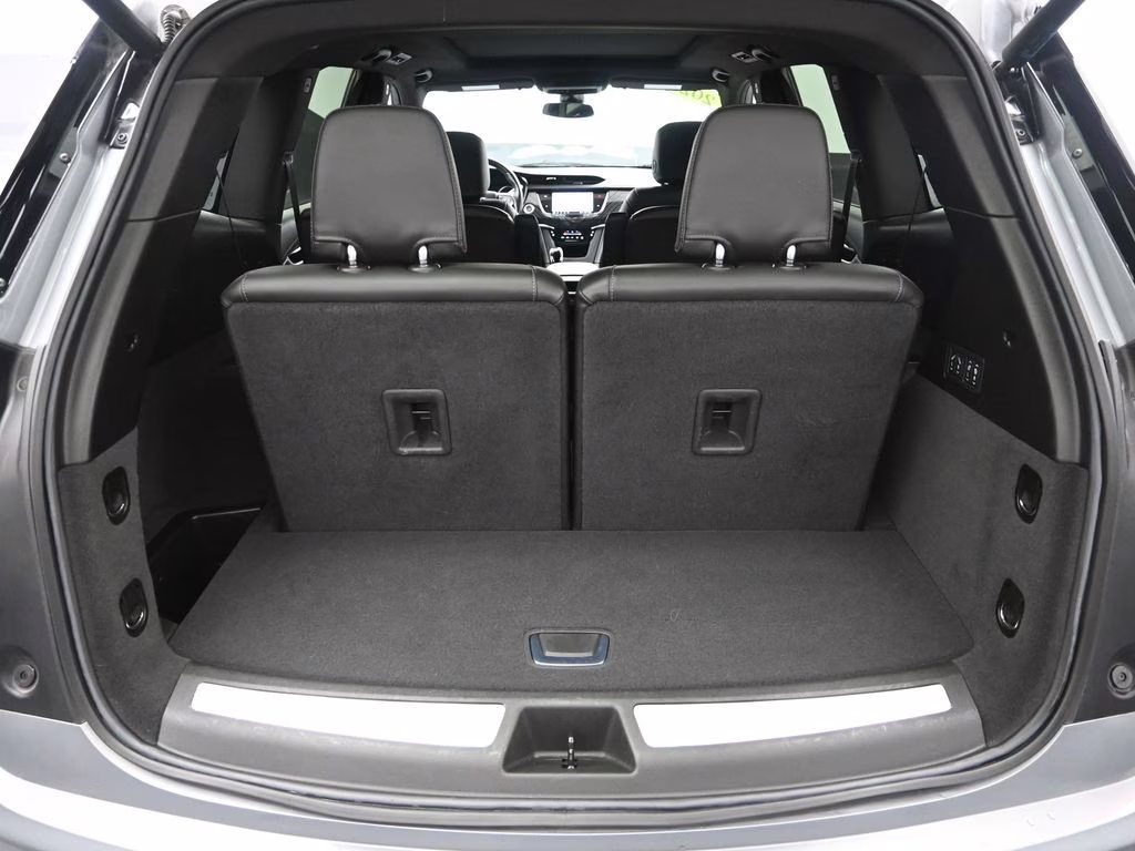 2025 Argent Silver Metallic Cadillac XT6 Premium Luxury FWD SUV