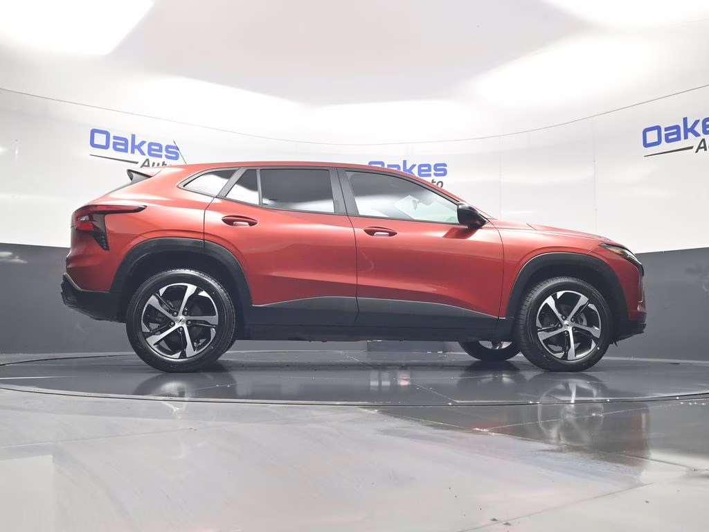 2024 Cayenne Orange Metallic Chevrolet Trax 1RS FWD SUV