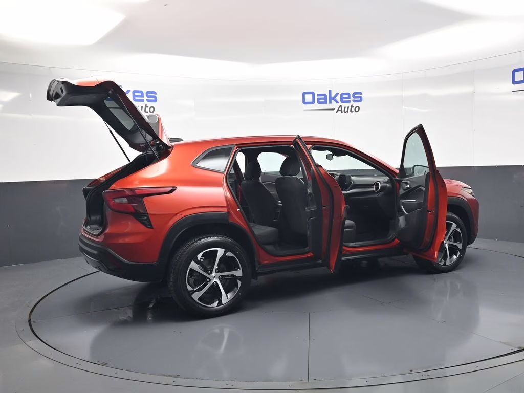 2024 Cayenne Orange Metallic Chevrolet Trax 1RS FWD SUV