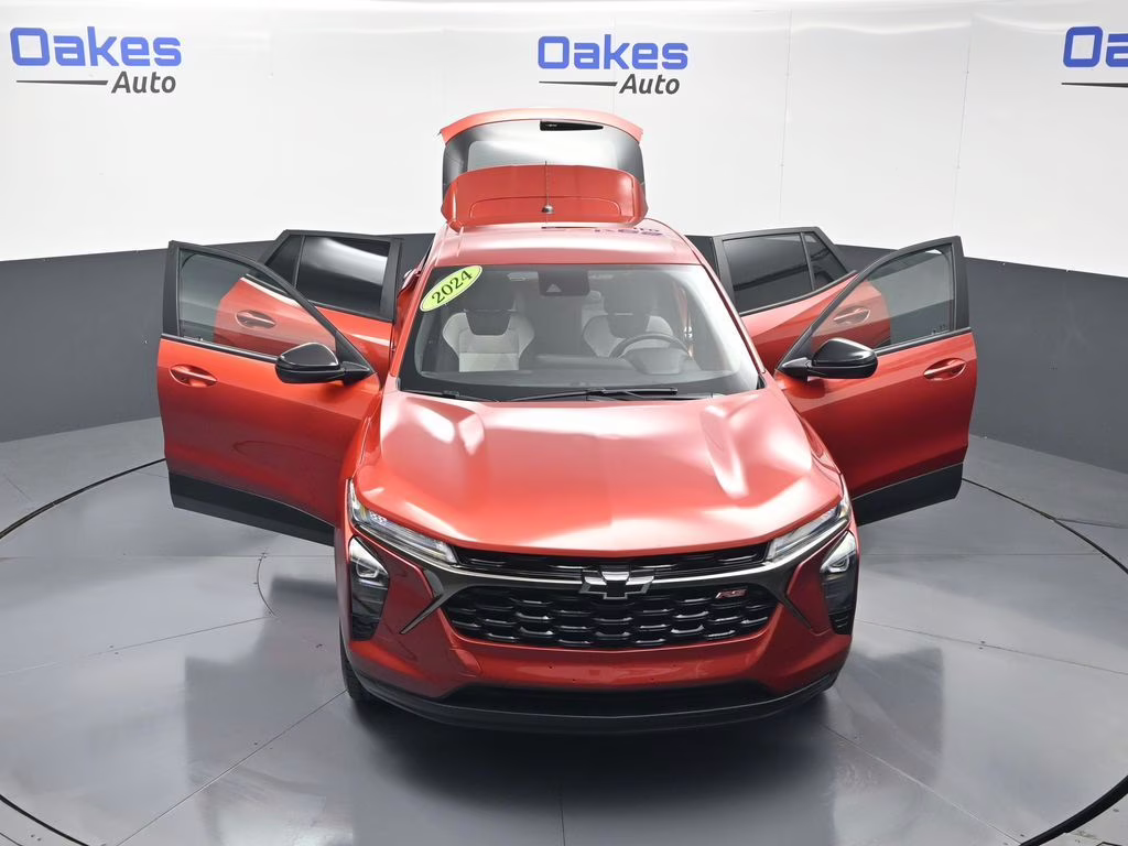 2024 Cayenne Orange Metallic Chevrolet Trax 1RS FWD SUV