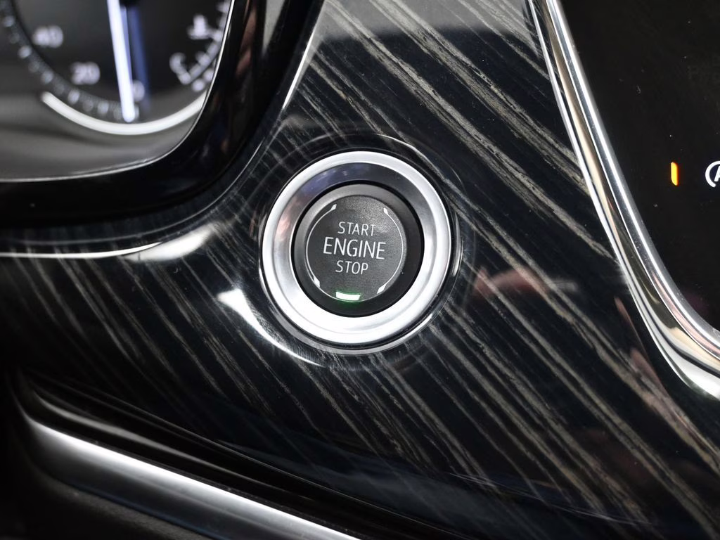 2025 Argent Silver Metallic Cadillac XT6 Premium Luxury FWD SUV