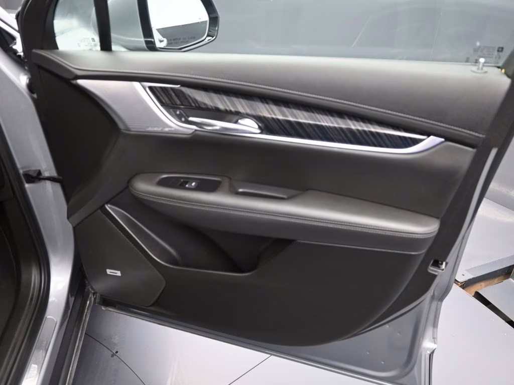 2025 Argent Silver Metallic Cadillac XT6 Premium Luxury FWD SUV