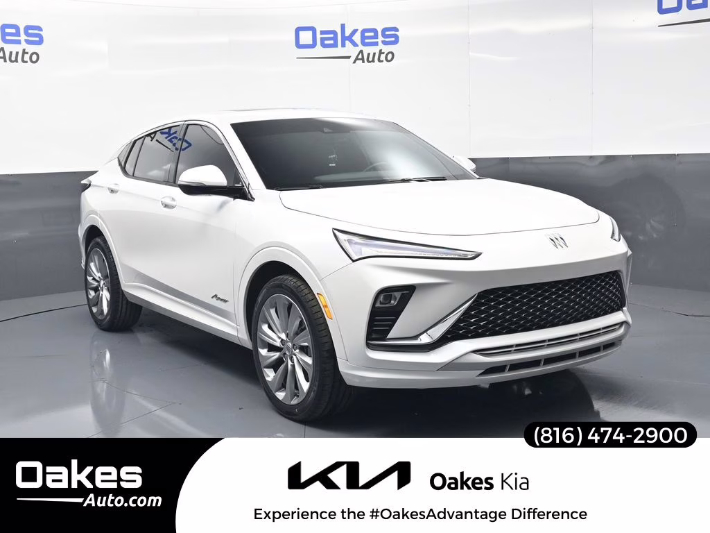 2024 White Frost Tricoat Buick Envista Avenir FWD SUV