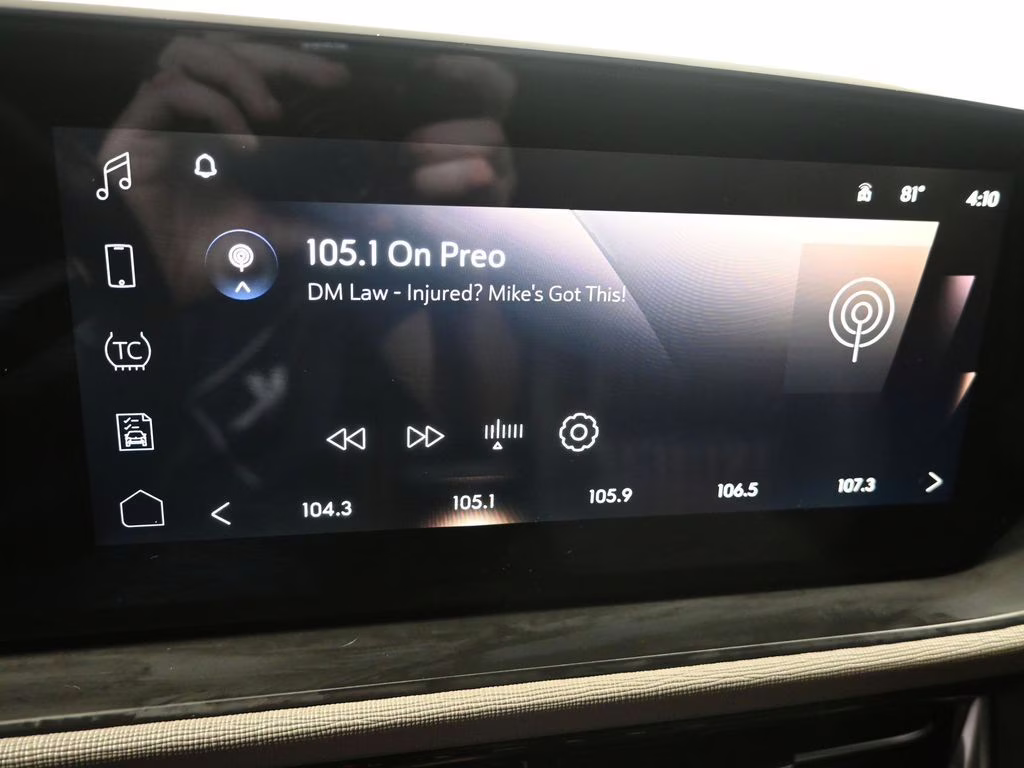 2024 White Frost Tricoat Buick Envista Avenir FWD SUV