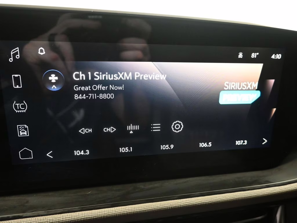 2024 White Frost Tricoat Buick Envista Avenir FWD SUV