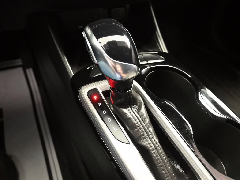 2024 White Frost Tricoat Buick Envista Avenir FWD SUV