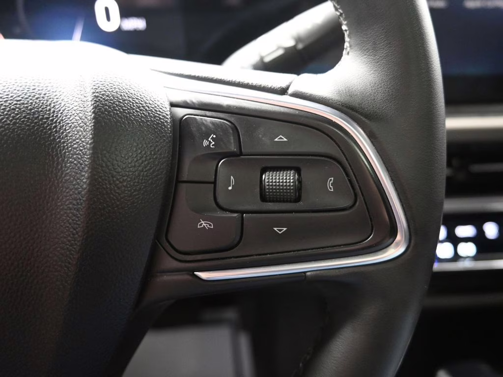 2024 White Frost Tricoat Buick Envista Avenir FWD SUV