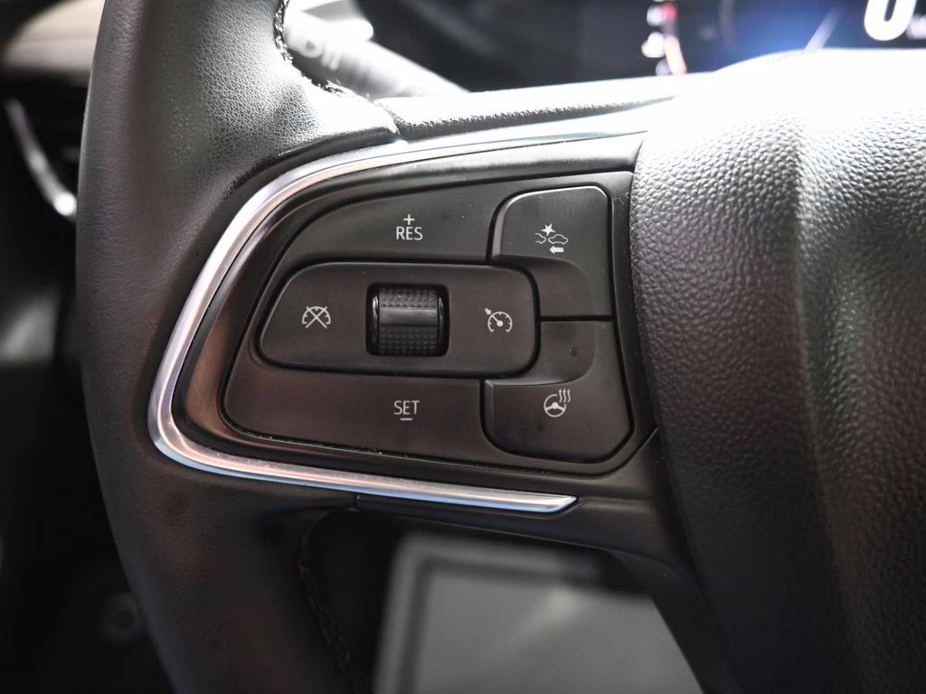 2024 White Frost Tricoat Buick Envista Avenir FWD SUV
