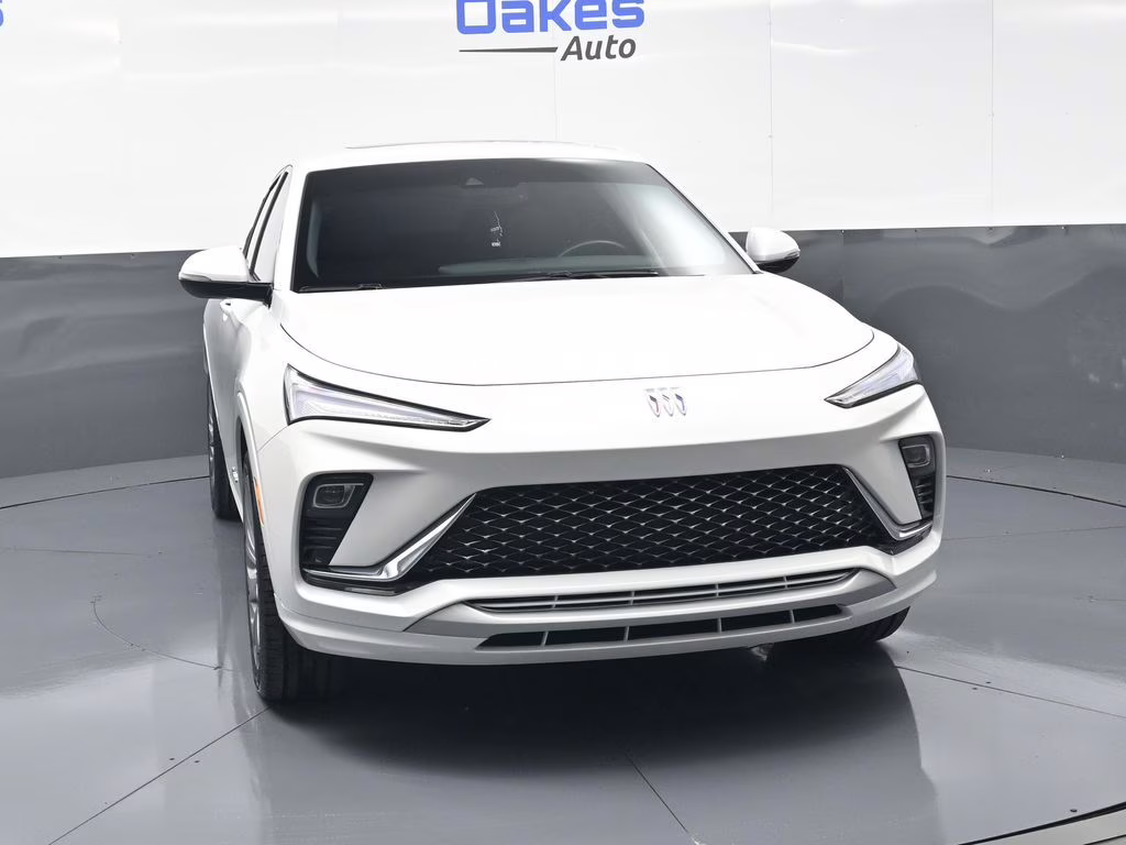 2024 White Frost Tricoat Buick Envista Avenir FWD SUV