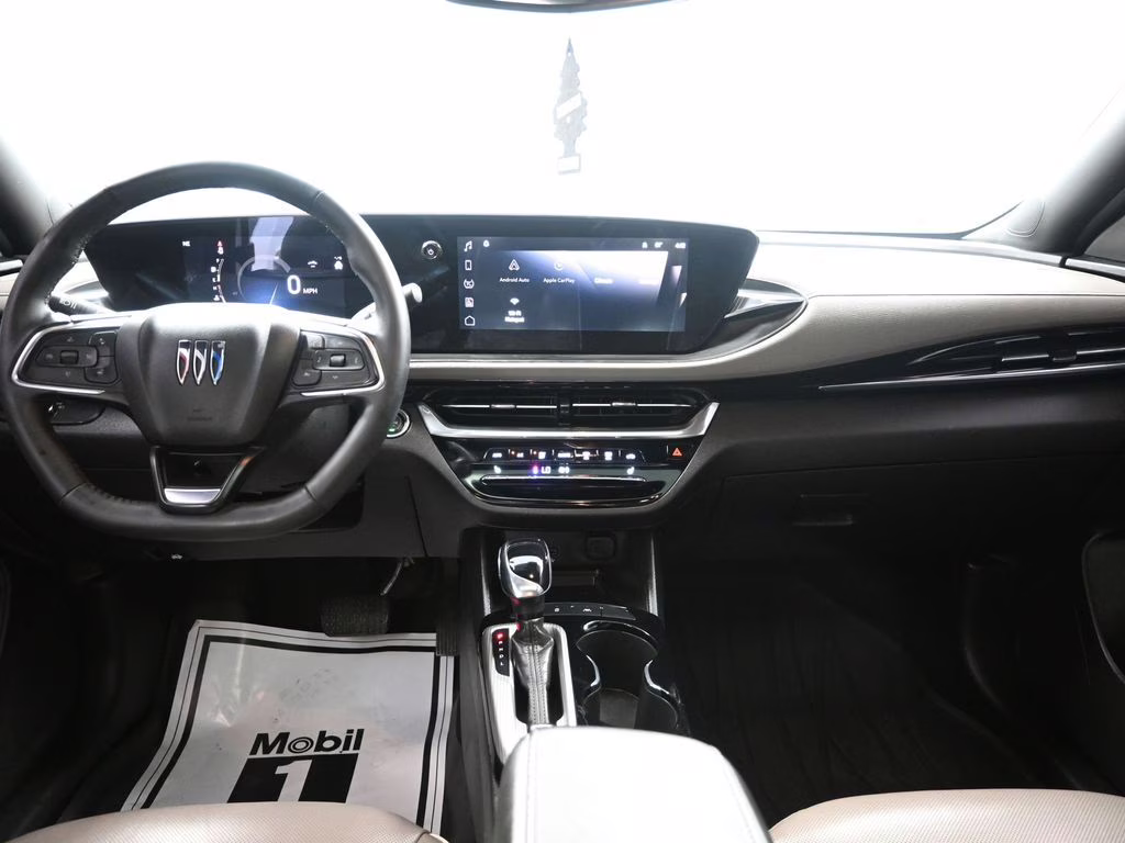 2024 White Frost Tricoat Buick Envista Avenir FWD SUV