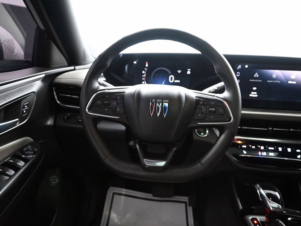 2024 White Frost Tricoat Buick Envista Avenir FWD SUV