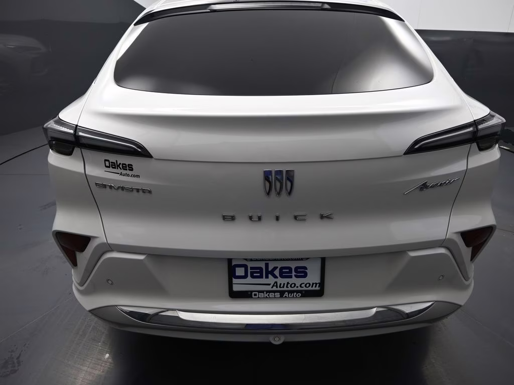 2024 White Frost Tricoat Buick Envista Avenir FWD SUV