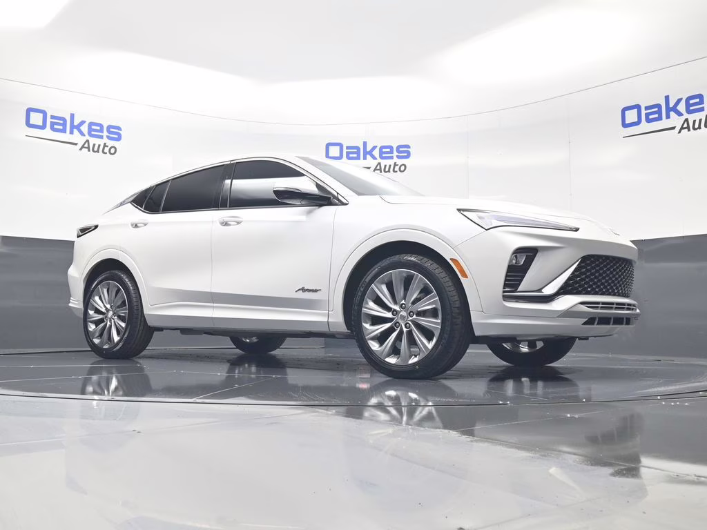 2024 White Frost Tricoat Buick Envista Avenir FWD SUV