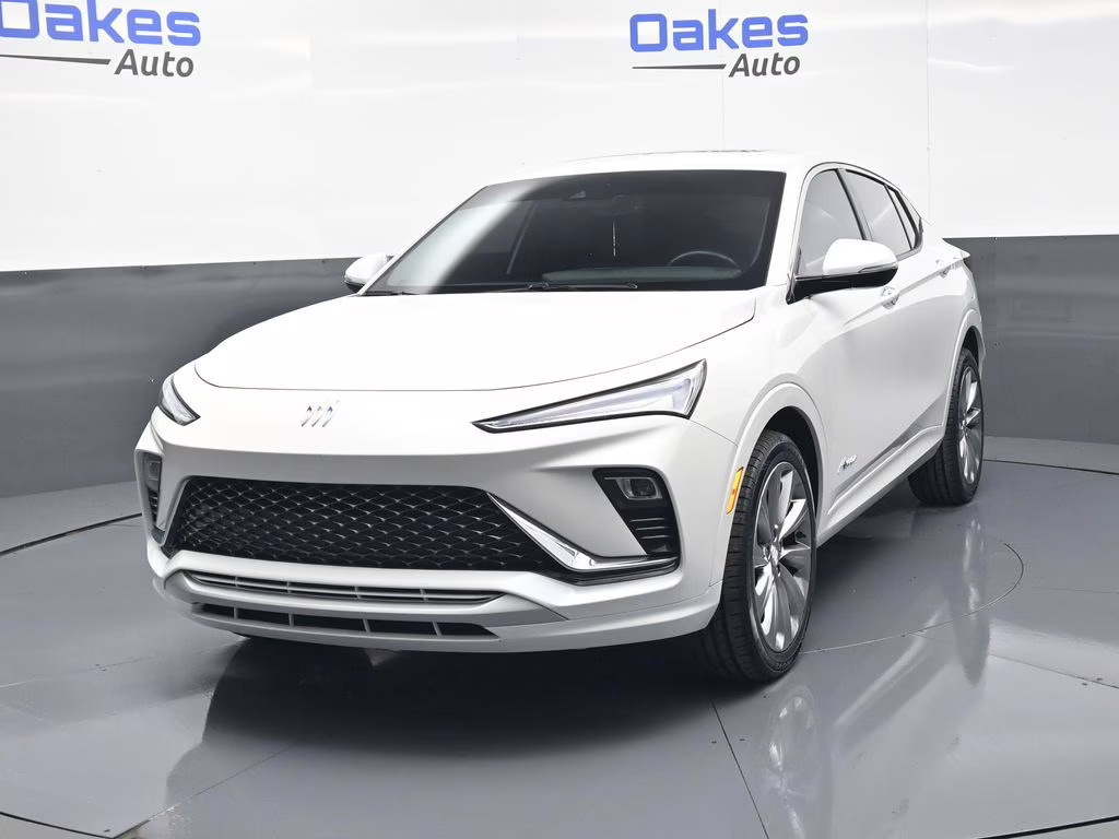 2024 White Frost Tricoat Buick Envista Avenir FWD SUV