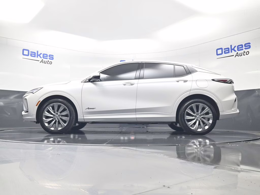 2024 White Frost Tricoat Buick Envista Avenir FWD SUV