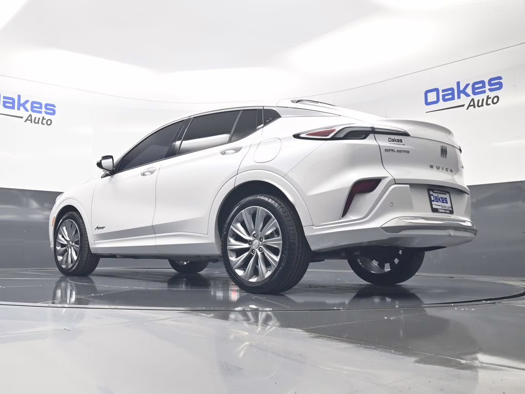 2024 White Frost Tricoat Buick Envista Avenir FWD SUV