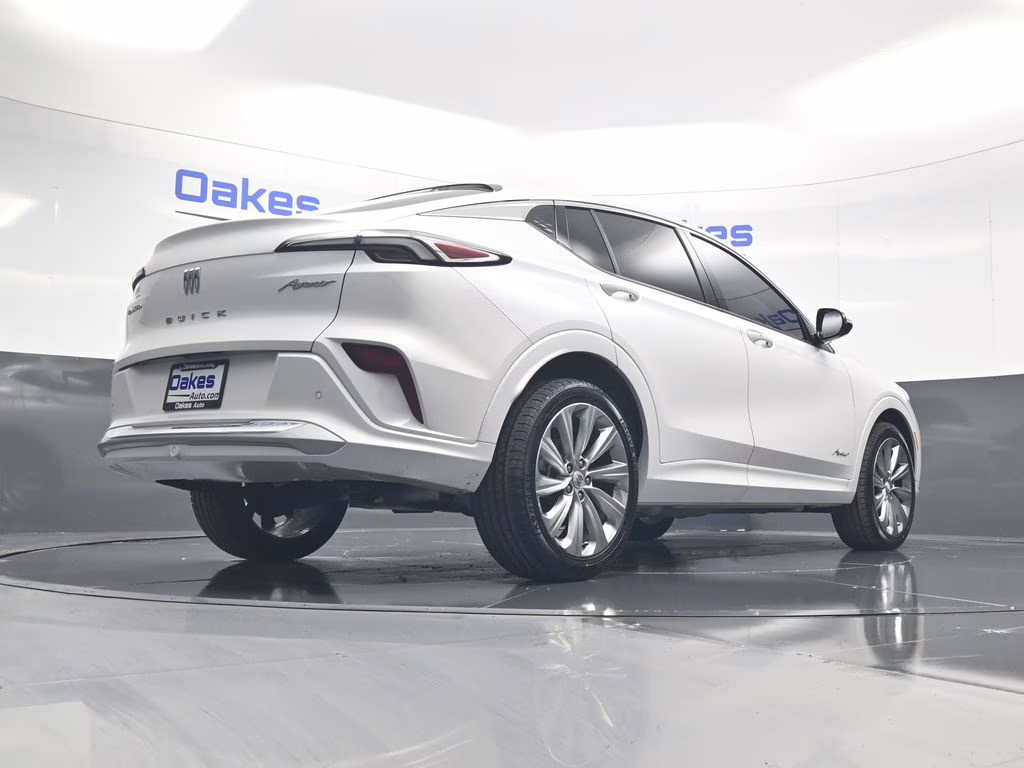 2024 White Frost Tricoat Buick Envista Avenir FWD SUV
