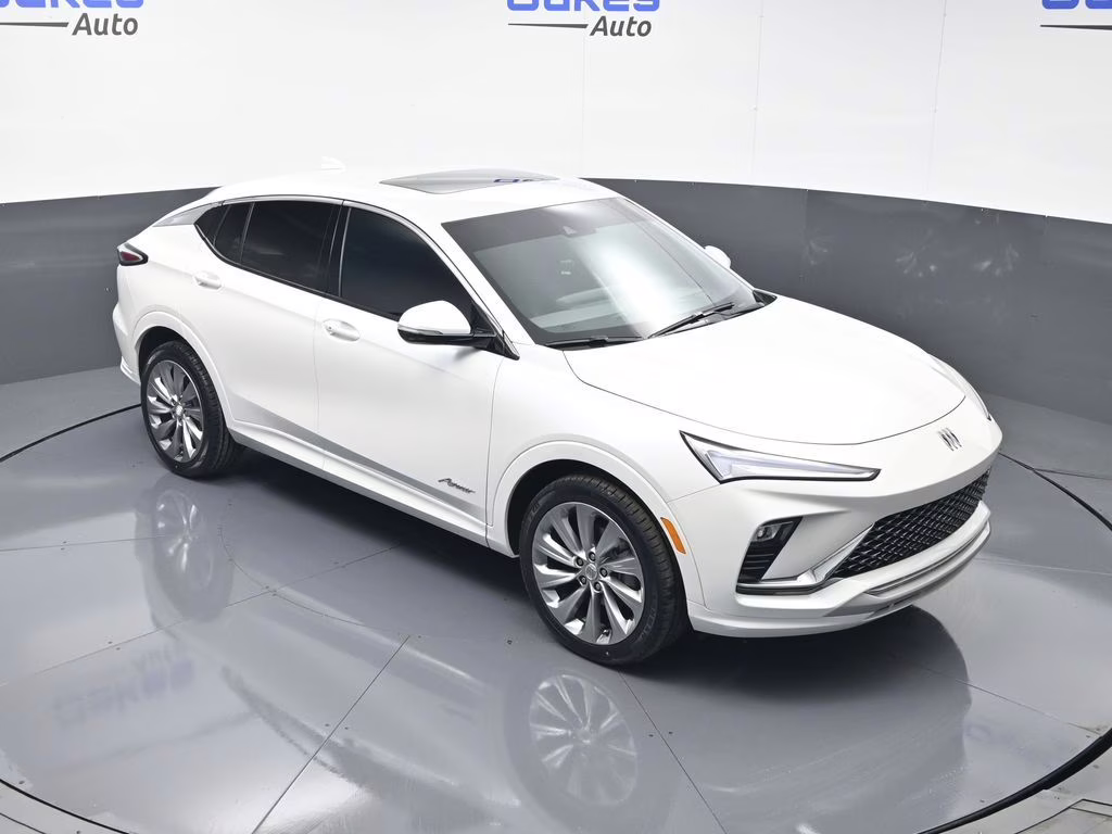 2024 White Frost Tricoat Buick Envista Avenir FWD SUV