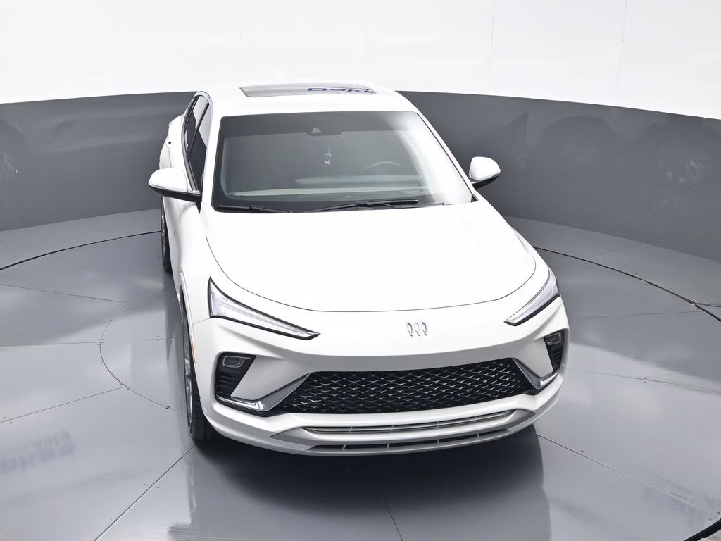 2024 White Frost Tricoat Buick Envista Avenir FWD SUV