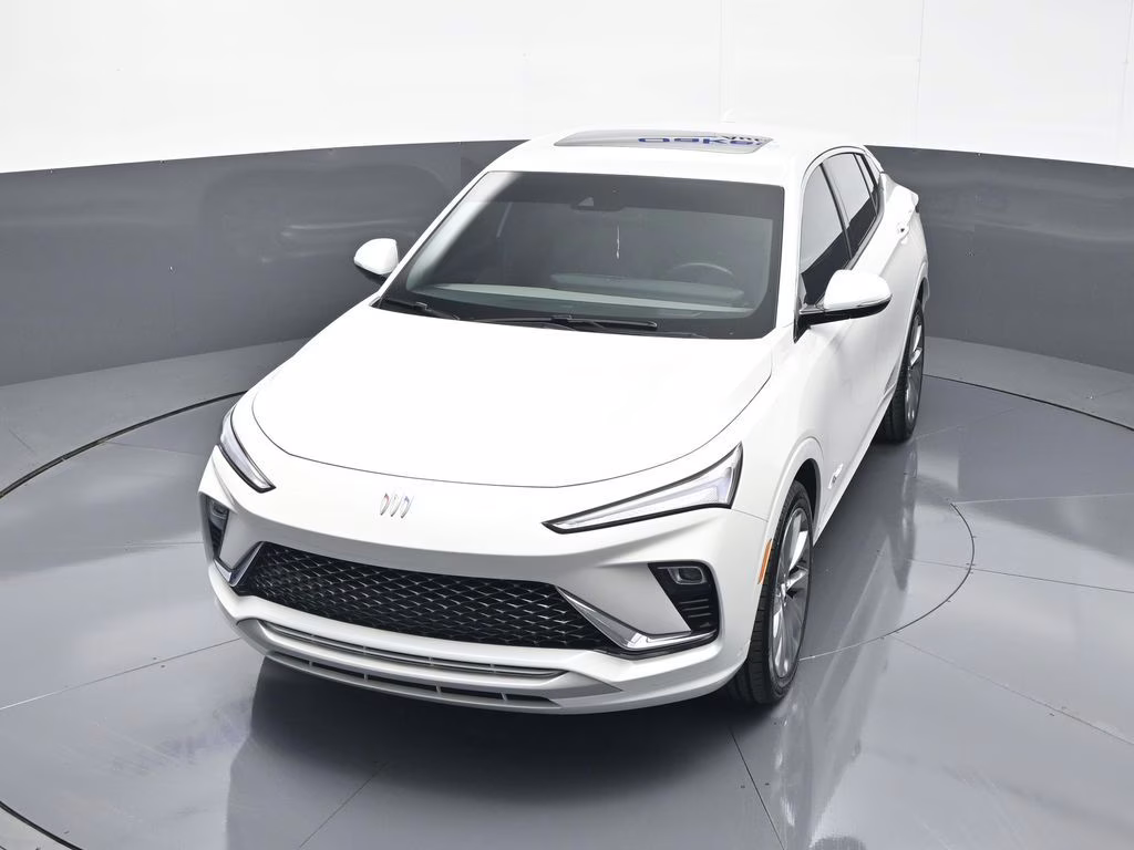 2024 White Frost Tricoat Buick Envista Avenir FWD SUV