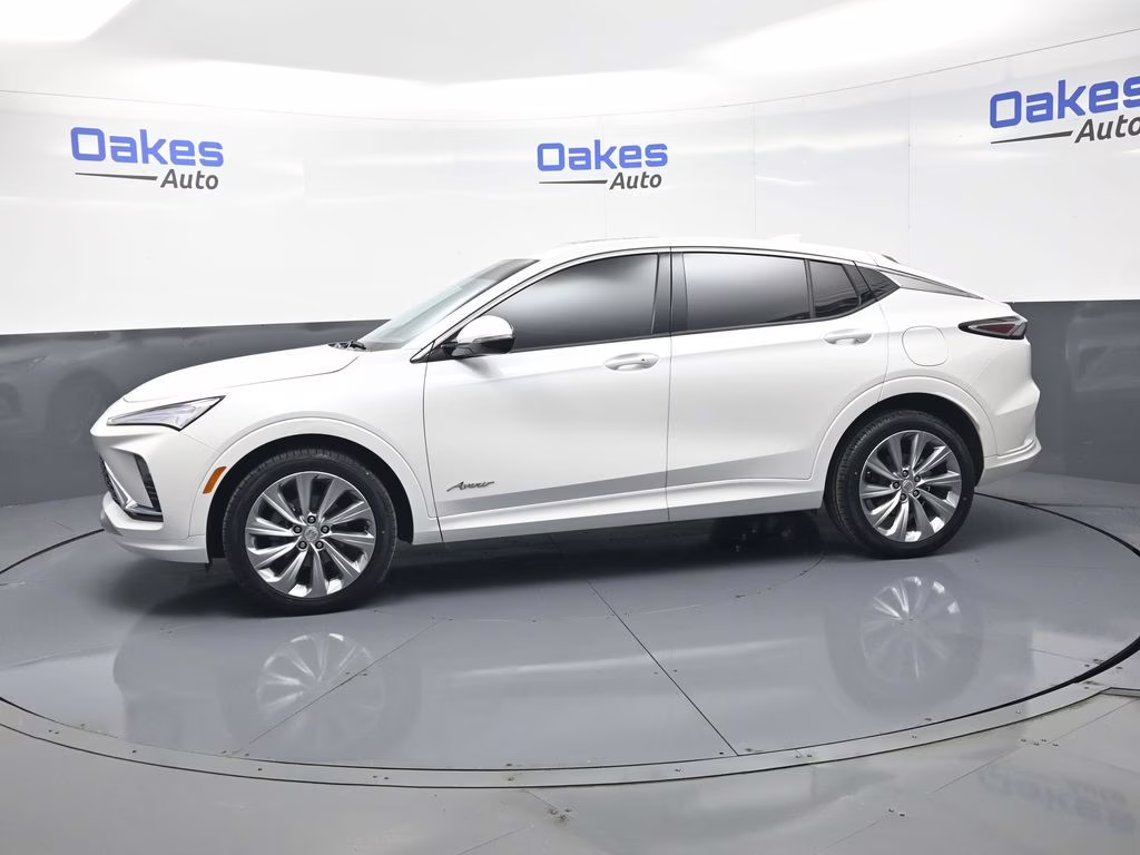 2024 White Frost Tricoat Buick Envista Avenir FWD SUV