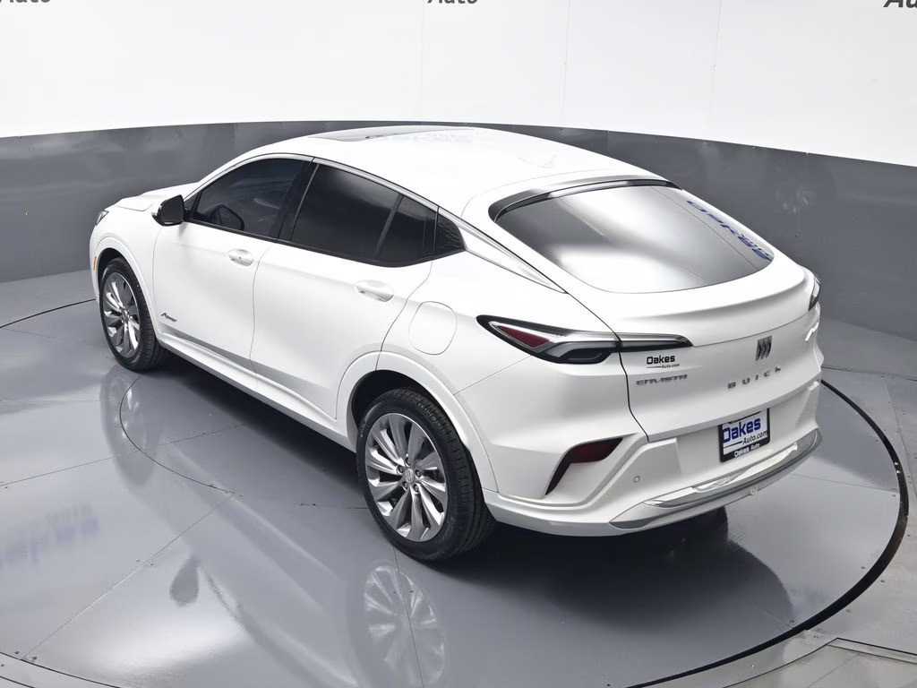 2024 White Frost Tricoat Buick Envista Avenir FWD SUV
