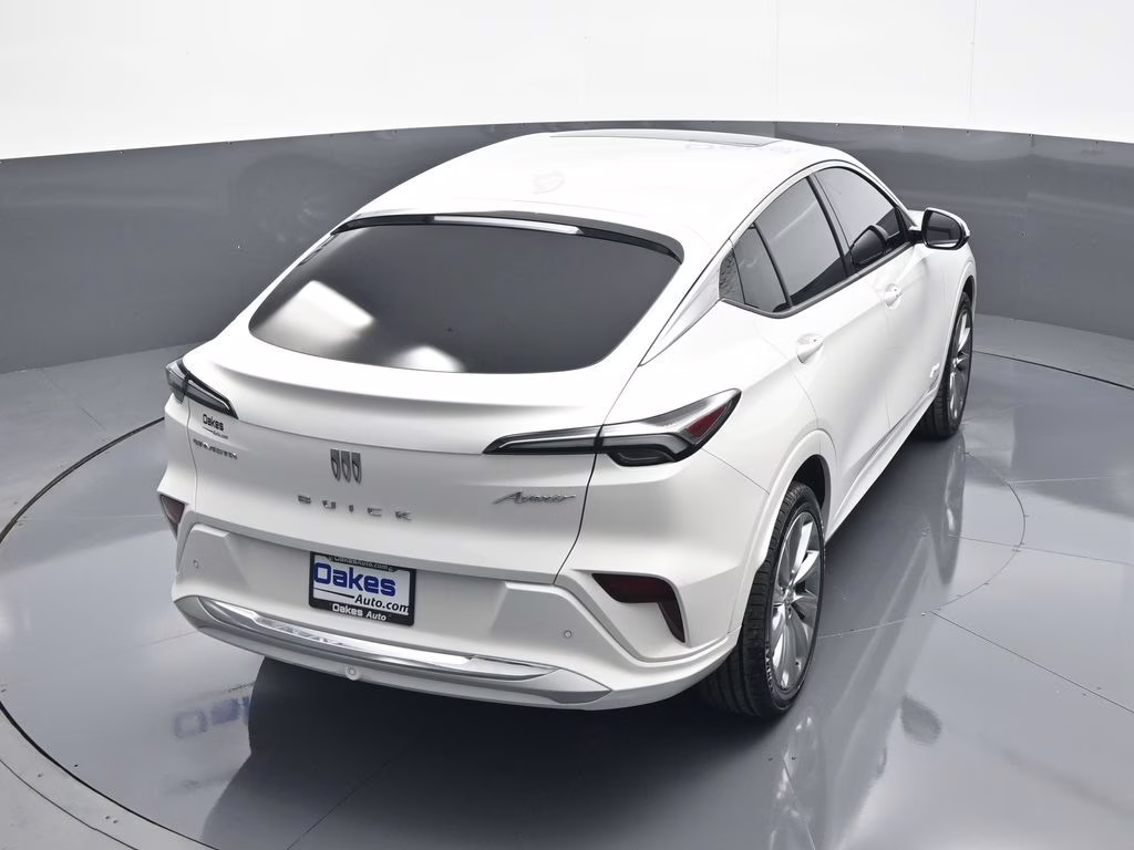 2024 White Frost Tricoat Buick Envista Avenir FWD SUV