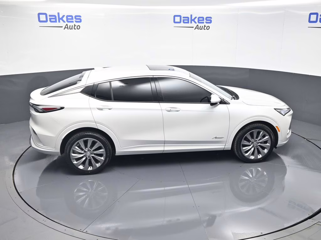 2024 White Frost Tricoat Buick Envista Avenir FWD SUV