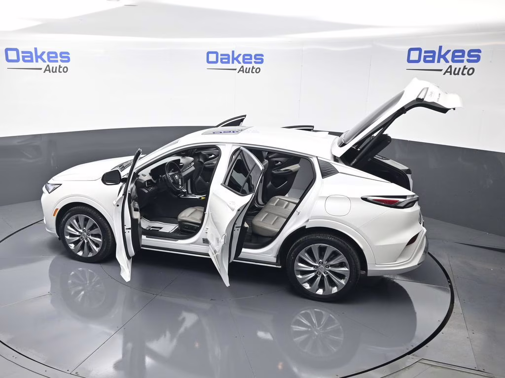2024 White Frost Tricoat Buick Envista Avenir FWD SUV